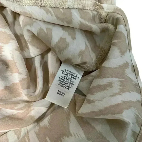 Halogen Abstract Pattern Cross Front Blouse V-Neck White/Tan Size Small NWT - Picture 8 of 11